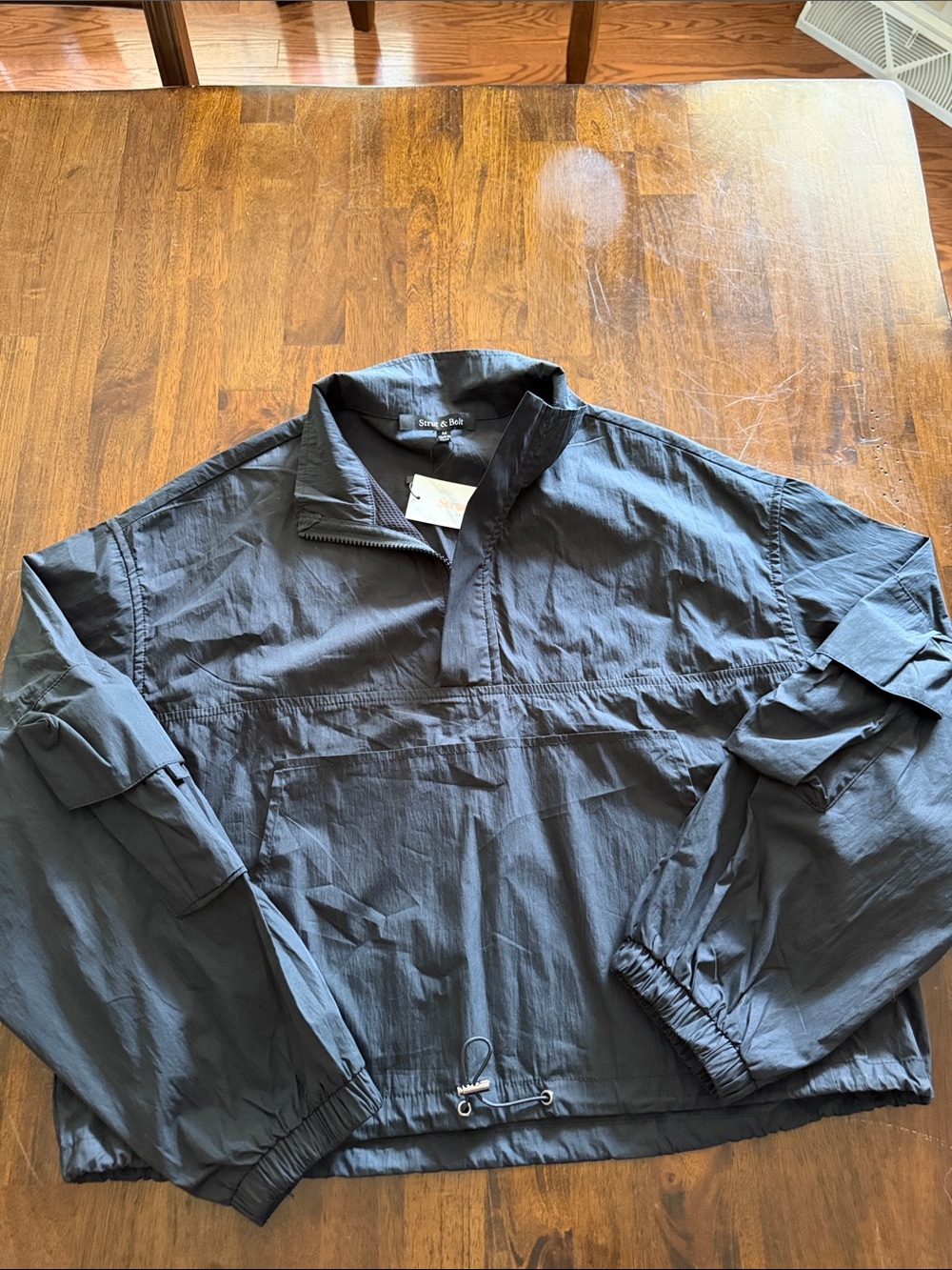 Strut & Bolt Wonens Cropped Black Pullover windbreaker Jacket, size M, NWT